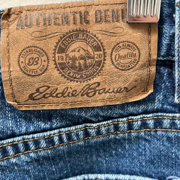 Eddie Bauer Size 31 x L32 relaxed fit - Picture 6 of 9